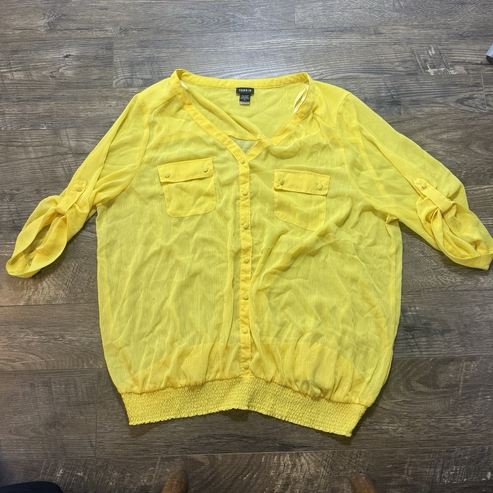Torrid Roll Tab Sleeve Sheer Yellow Top‎ Plus Size 3 Mature